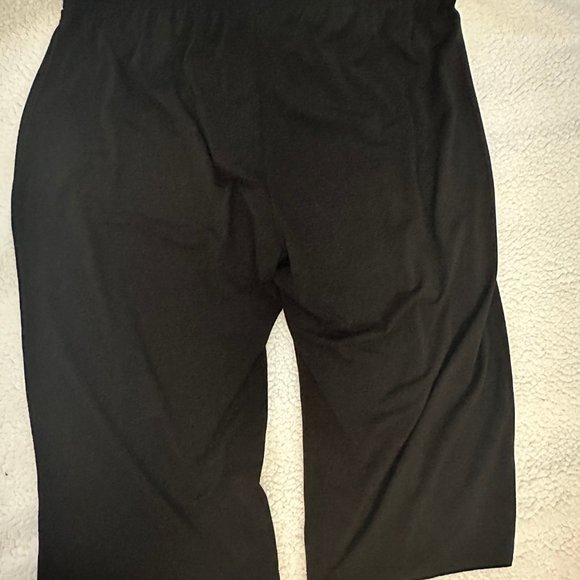 Black 22/24 Capri Pants - Picture 6 of 6